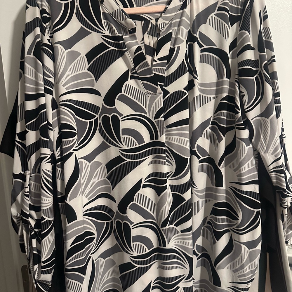 Black and White Patterned Women's Top